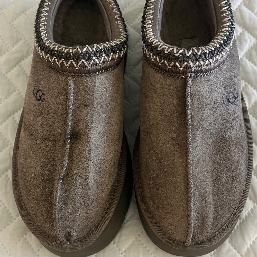 UGG Women’s  Brown Suede platform -Style Slip-Ons Sz 7